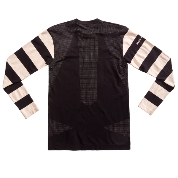 Vista frontale della Gattabuia Black, maglia tecnica manica lunga per layering moto.