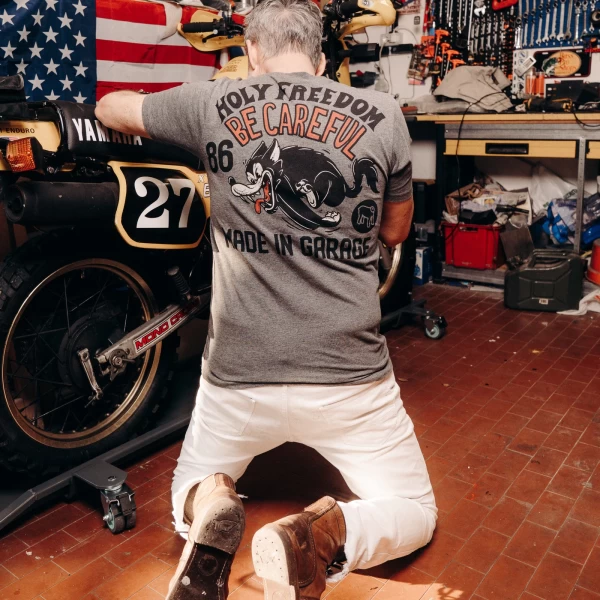 Fit and lifestyle shot of a scrambler and cafe racer look built around a grey T-shirt.