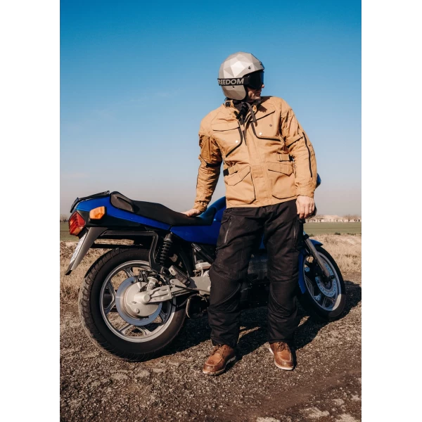 Lifestyle fit of the Holyfreedom Explorer Havana jacket for road and travel