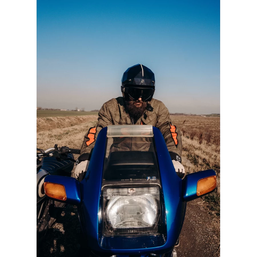 Lifestyle fit of the Holyfreedom Explorer Green jacket for travel and daily riding