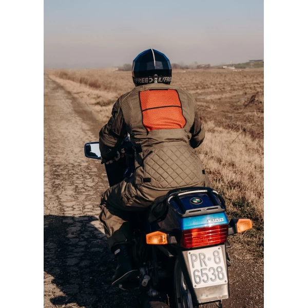 Lifestyle fit of the Holyfreedom Explorer Green jacket for travel and daily riding