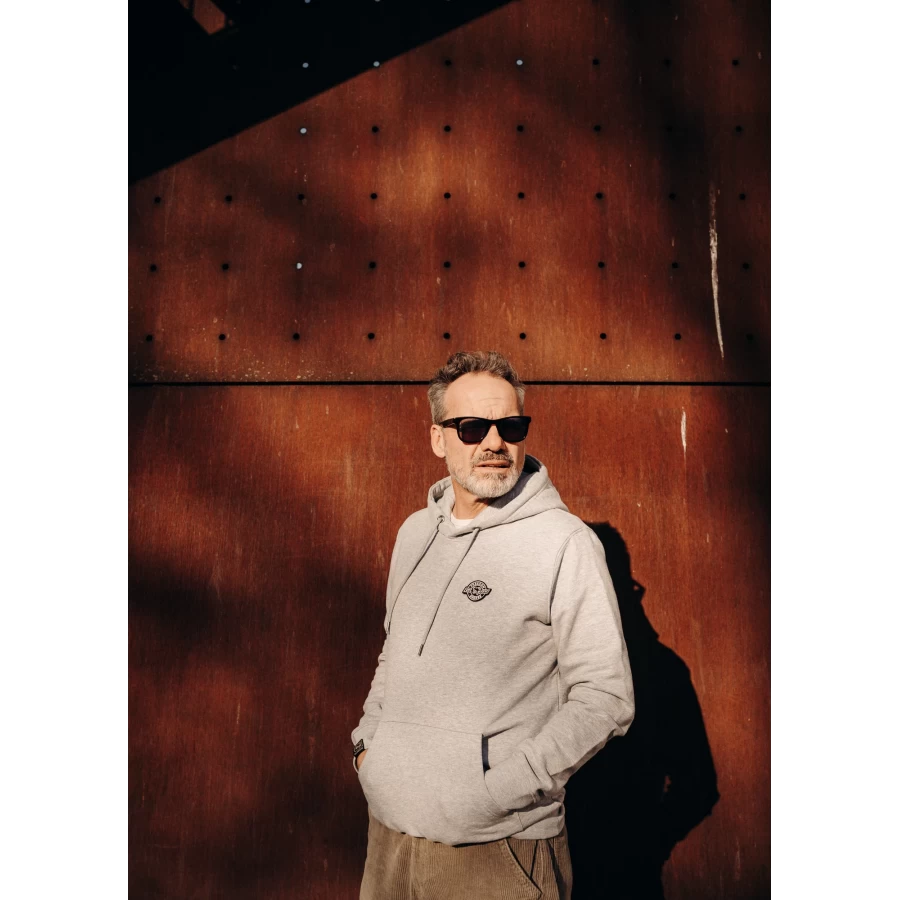 Holyfreedom melange hoodie worn in an urban rider look with garage attitude.