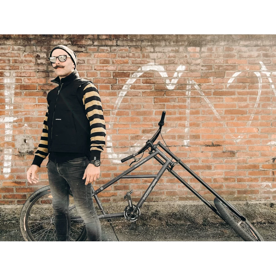 Fit lifestyle per rider custom e scrambler da indossare in città e in viaggio.