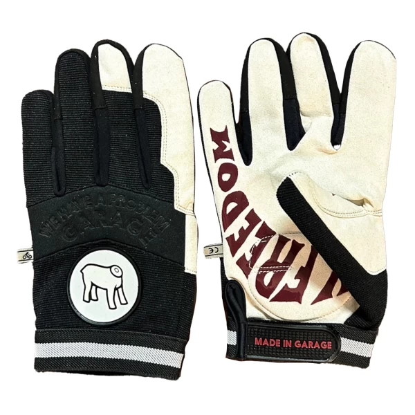 Front view of Garage Gloves, guanti moto custom in pelle dal look garage essenziale.