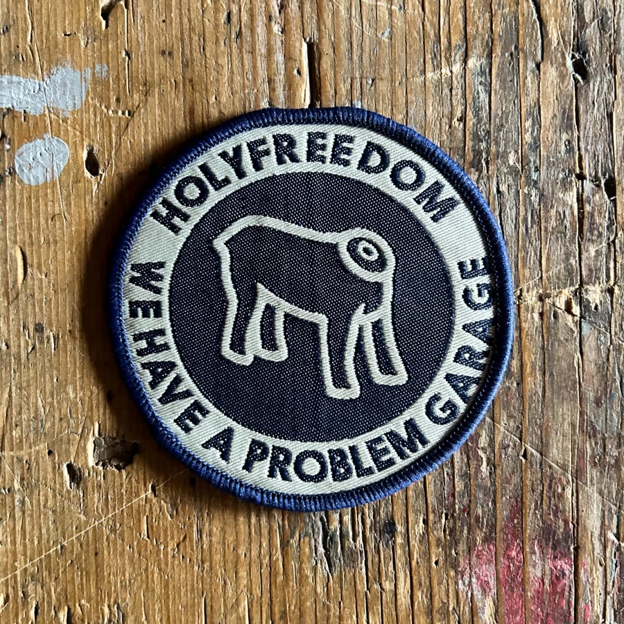 Vista frontale della Logo Patch Holyfreedom, essenziale e riconoscibile.