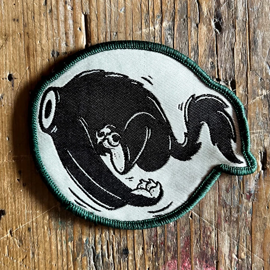 Vista frontale della Runner Patch Holyfreedom con grafica dinamica.