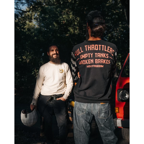 Graphic detail of the Fullthrottlers sweatshirt with garage mood and cafe racer spirit.