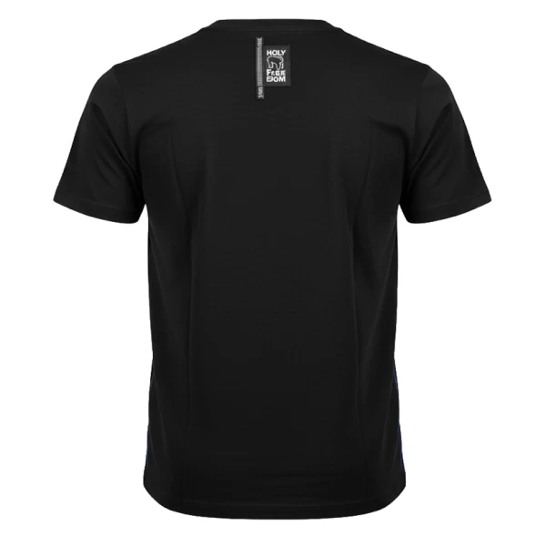 Dettaglio del tessuto in cotone e del collo sulla T-shirt basic Holyfreedom.