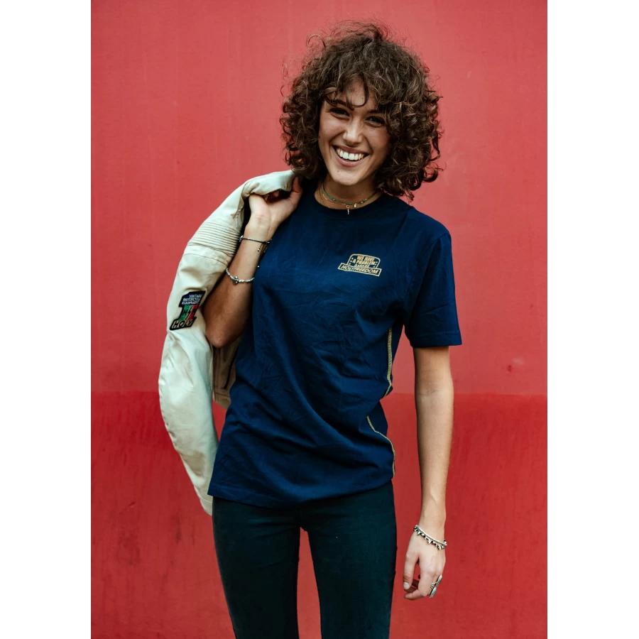 Fit femminile della Crew Blue Holyfreedom, facile da abbinare a jeans e giacca moto.