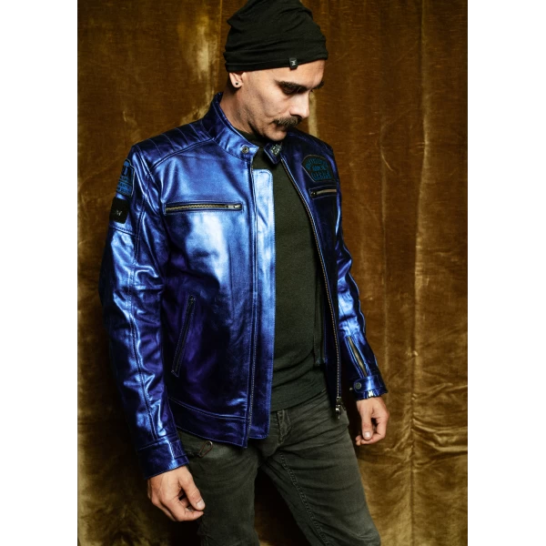 Worn on a custom motorcycle, the fitted Jacket Zero Metallic Blue blends Italian craft and rebellion.