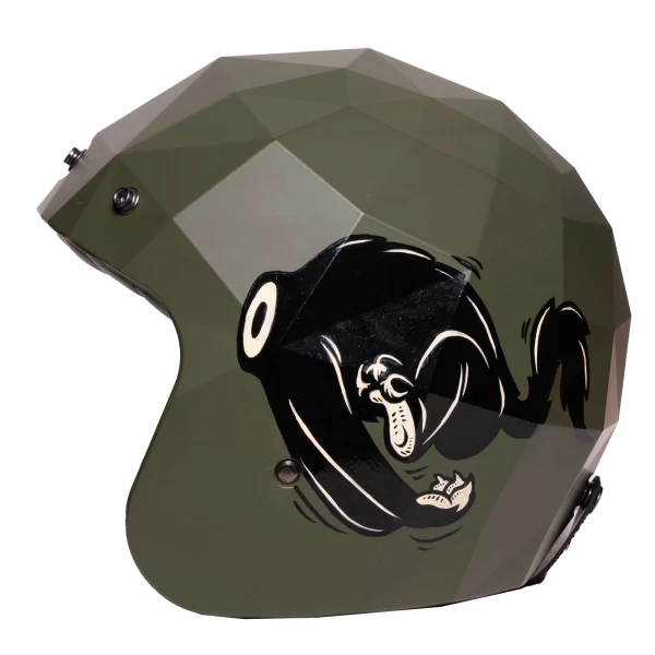Vista frontale del casco moto vintage Holyfreedom Stealth Holywolf con grafica artigianale.