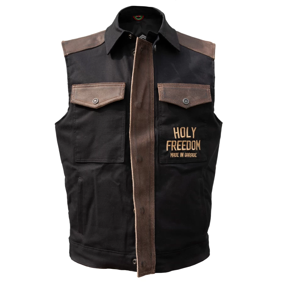 Vista frontale del gilet Hardcore Holyfreedom, essenziale e dal carattere biker.