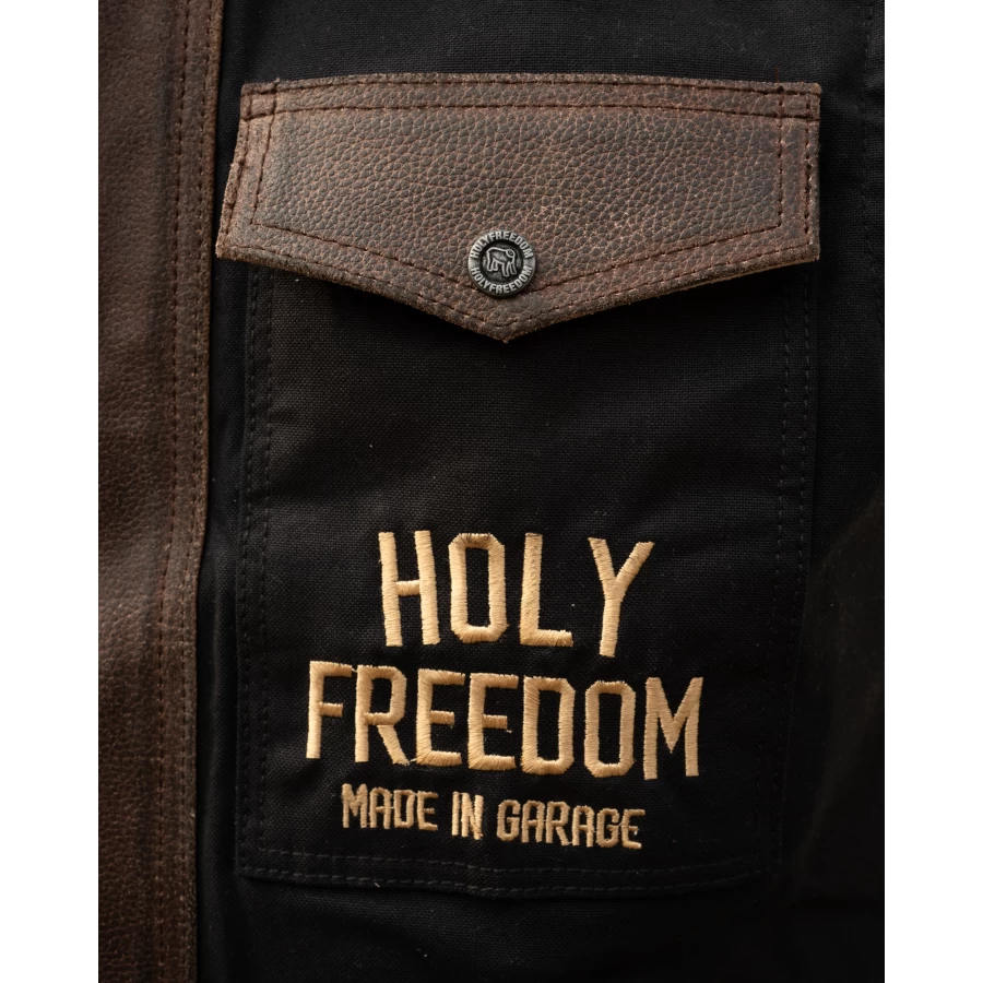 Dettaglio delle finiture del gilet Holyfreedom Hardcore in stile custom deciso.