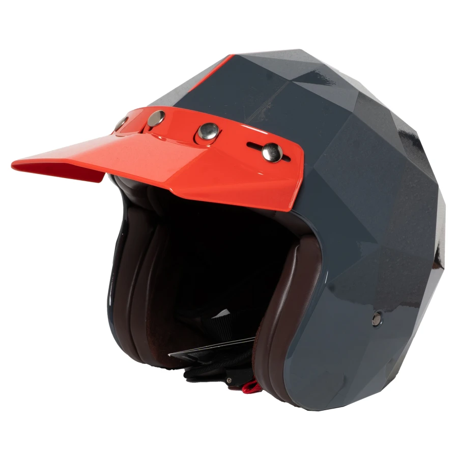 Front view della visiera Holyfreedom Rinaldi Rosso su casco vintage dal look custom.