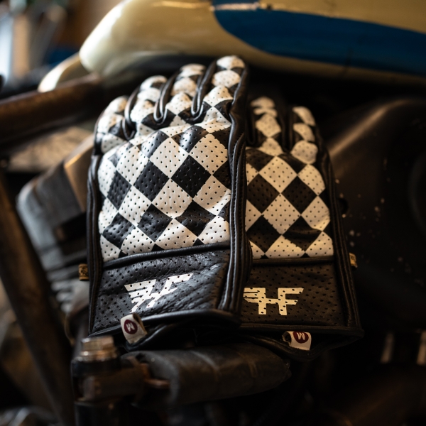 LEATHER CERTIFIED MOTORCYCLE GLOVE - BULLIT 2021