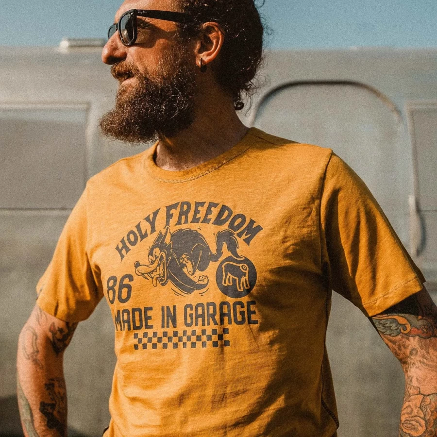 Graphic detail of the Senape tee, textured slub cotton with a clean custom look.