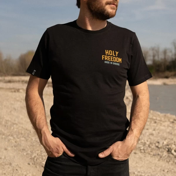 Lifestyle fit of the Holyfreedom Tigertee, vintage motorcycle look for city rides and downtime.