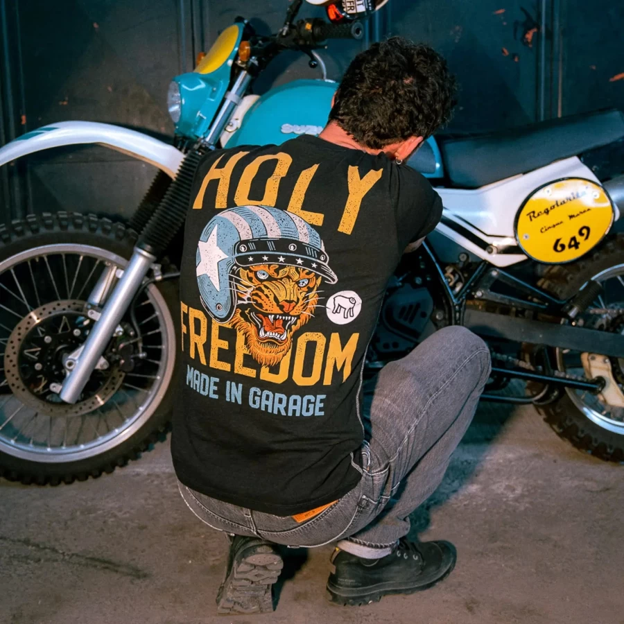 Lifestyle fit of the Holyfreedom Tigertee, vintage motorcycle look for city rides and downtime.