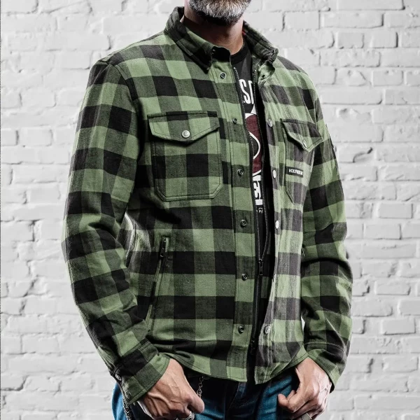 Vestibilità rilassata della Lumberjack Green per giri in moto e look custom quotidiano.