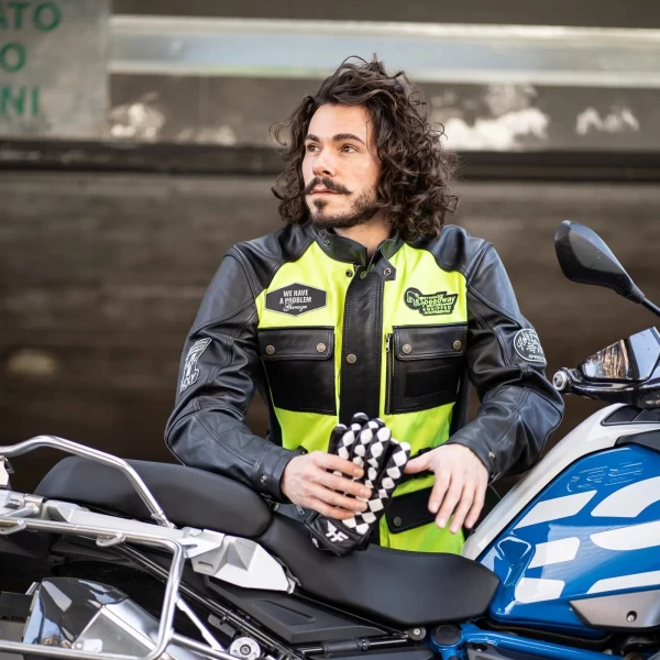 Fit of the Quattro Vision jacket for daily riding and cafe racer inspired looks.
