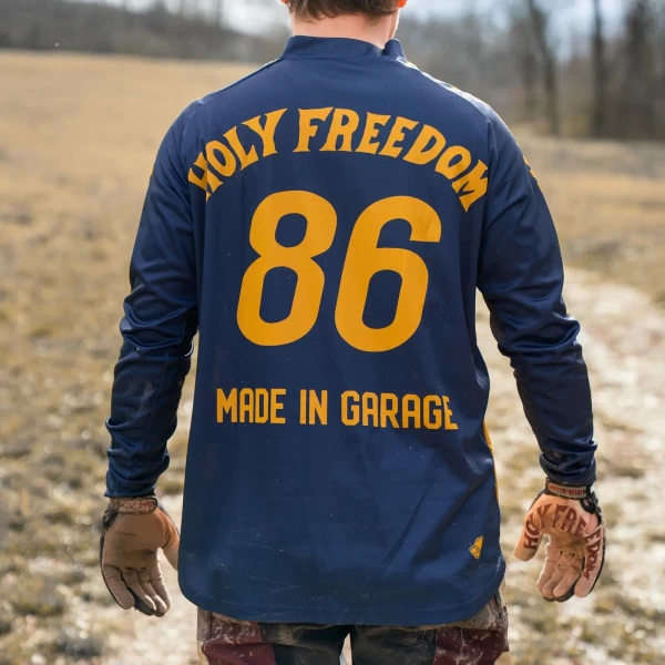 Dettaglio della grafica del jersey off road Holyfreedom con anima scrambler.