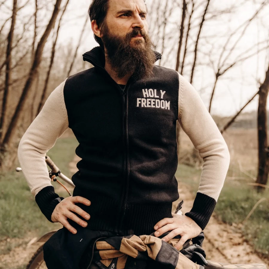 Fit e lifestyle della sweater da mezza stagione, perfetta per il riding quotidiano.