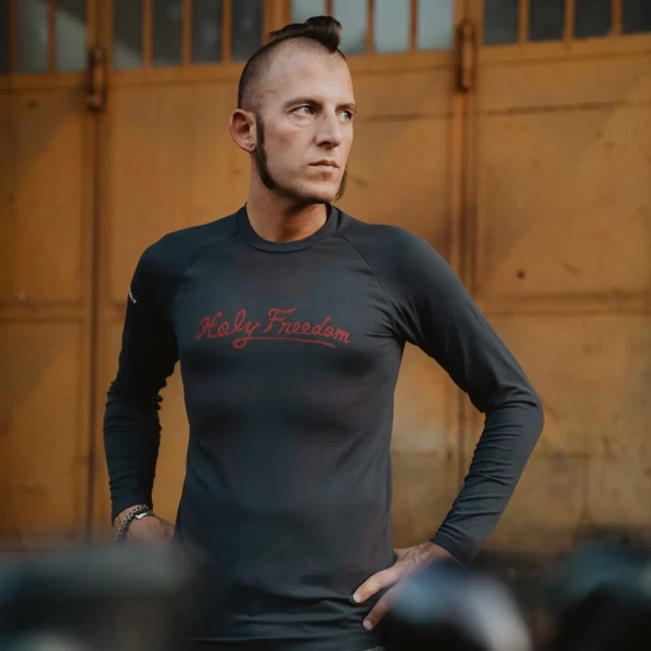 Dettaglio della Pelle Grey Holyfreedom, tessuto tecnico leggero e traspirante per il riding.