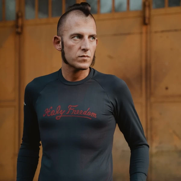 Dettaglio della Pelle Grey Holyfreedom, tessuto tecnico leggero e traspirante per il riding.