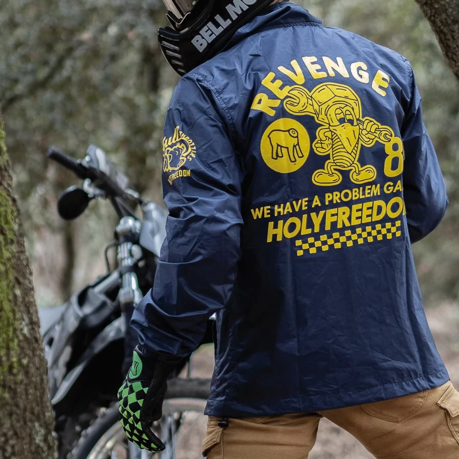 Fit e lifestyle della giacca leggera Holyfreedom, ideale per mezza stagione e uso quotidiano.