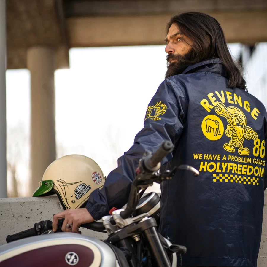 Fit e lifestyle della giacca leggera Holyfreedom, ideale per mezza stagione e uso quotidiano.