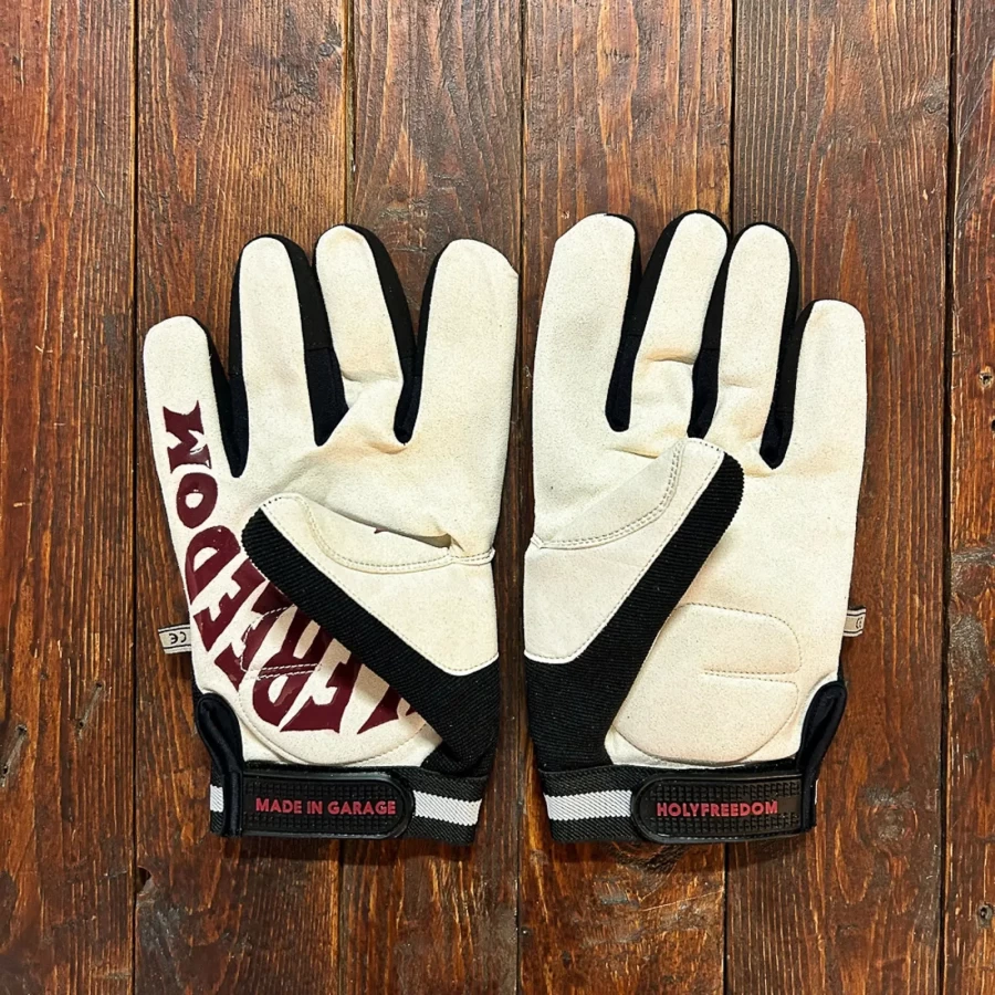 Detail of the stitching on Garage Gloves, con finiture vintage ispirate al mondo custom.