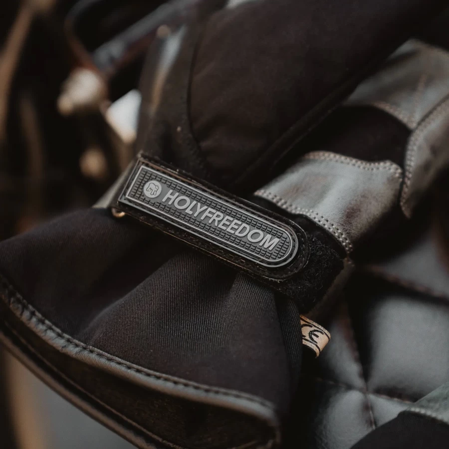 Close-up of Holyfreedom motorcycle gloves with warm materials, stitching and durable finishes.