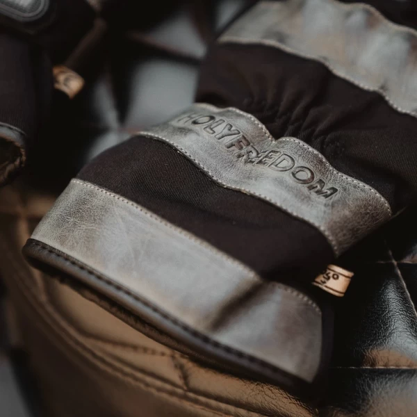 Close-up of Holyfreedom motorcycle gloves with warm materials, stitching and durable finishes.