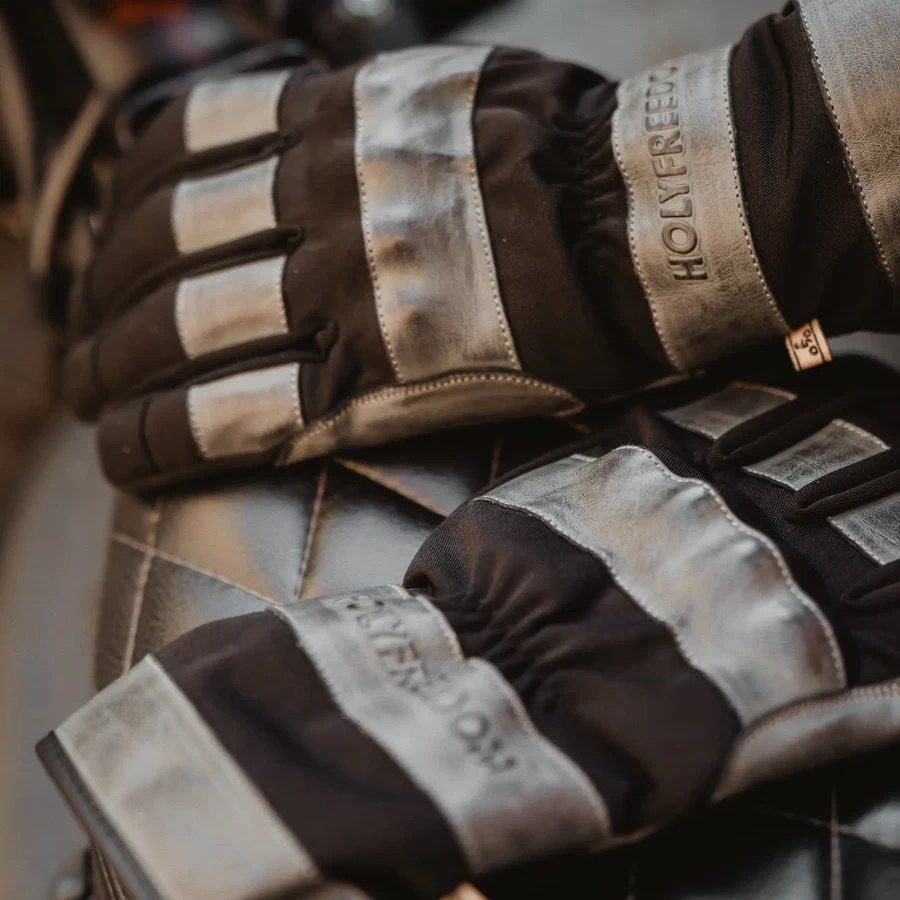Close-up of Holyfreedom motorcycle gloves with warm materials, stitching and durable finishes.