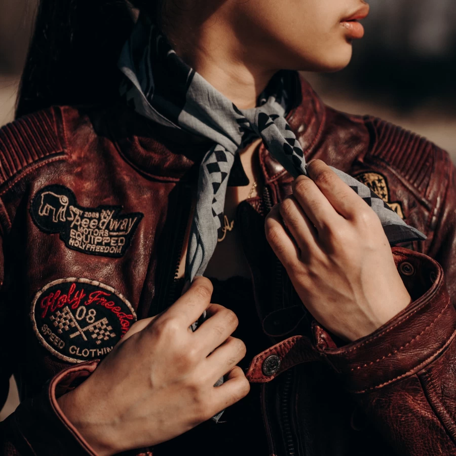 Due Puma tube scarf worn on a scrambler for an easy, distinctive ride look.