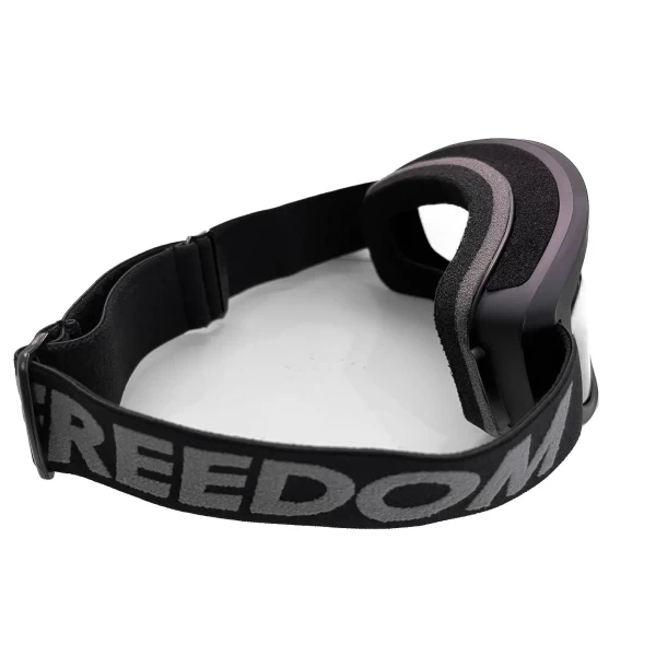Vista frontale degli occhiali moto vintage Holyfreedom Rapina, con fit universale da casco jet.