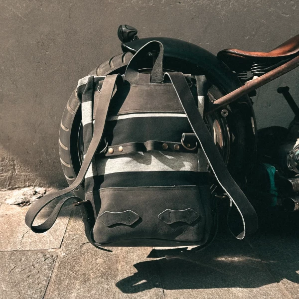 Folsom Pack worn in the city with a custom outfit and vintage helmet for daily rides