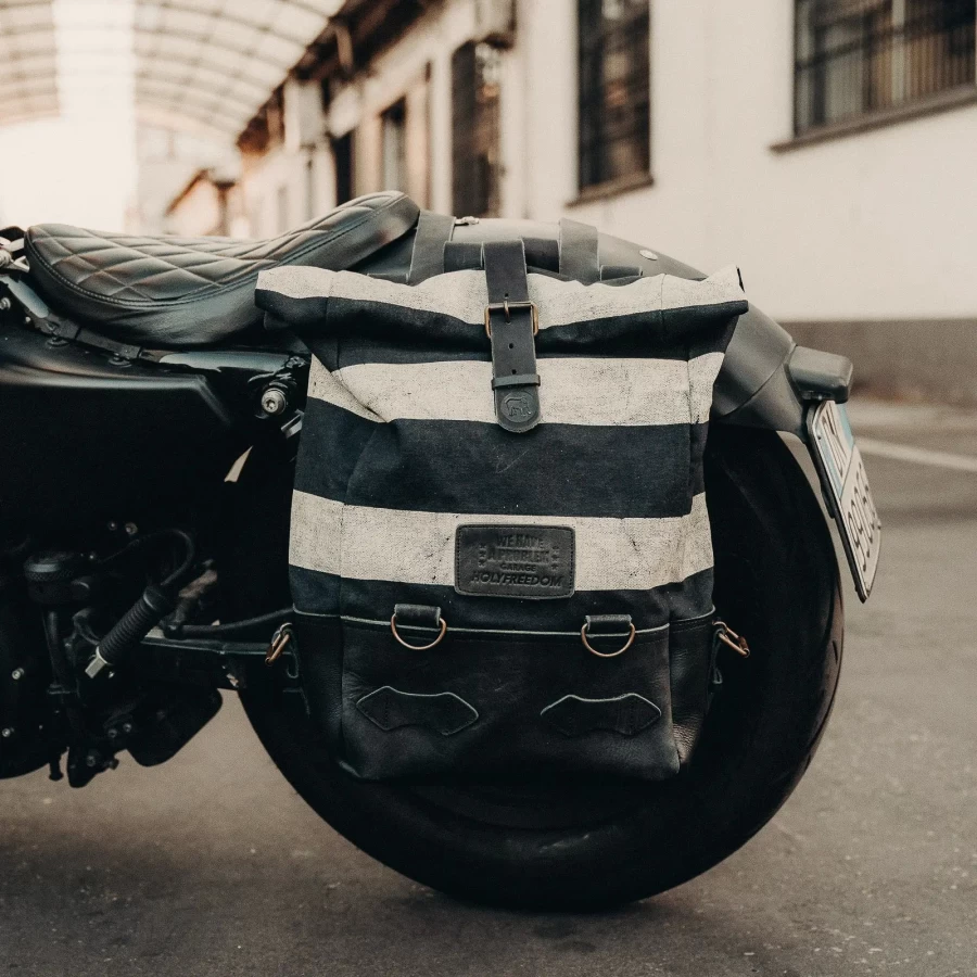 Folsom Pack worn in the city with a custom outfit and vintage helmet for daily rides