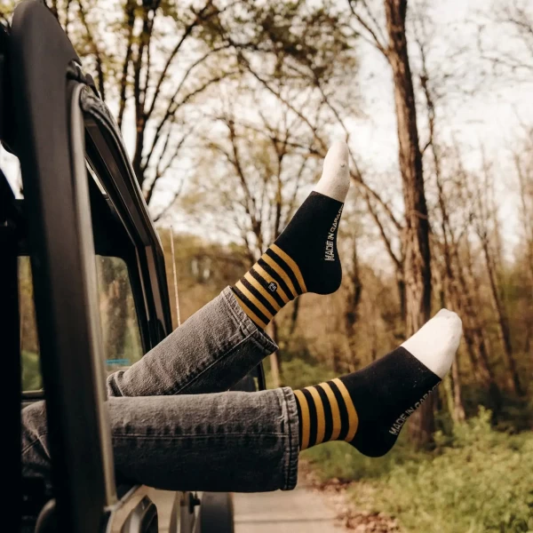 Maya Sox Holyfreedom indossate con stivali moto per comfort, fit stabile e stile.
