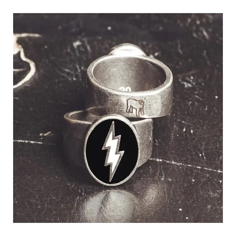 Front view of the Holyfreedom Lampo ring with original graphic and Italian-made finish.