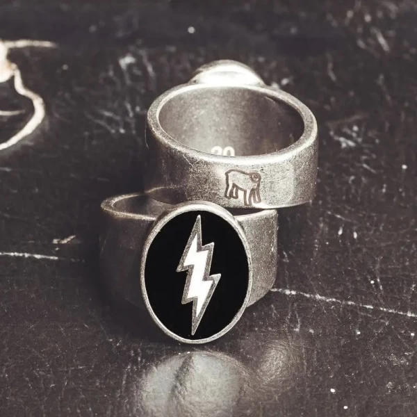 Front view of the Holyfreedom Lampo ring with original graphic and Italian-made finish.