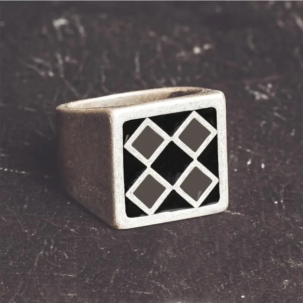 Anello Holyfreedom Bullit black grey frontale con grafica originale e stile biker vintage.