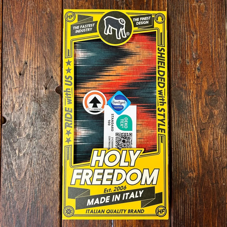 Dettaglio grafica Chumash su accessorio moto vintage Holyfreedom con finitura tecnica Drykeeper