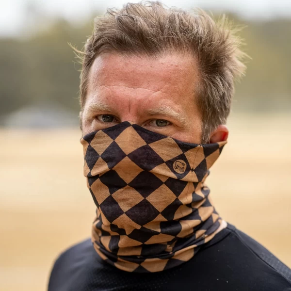 Worn as a neck warmer, this tube scarf fits cafe racer and scrambler riders with ease.