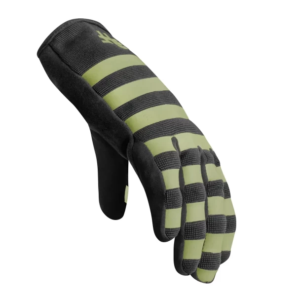 Dettaglio del colore verde e delle finiture in pelle sui guanti Holyfreedom