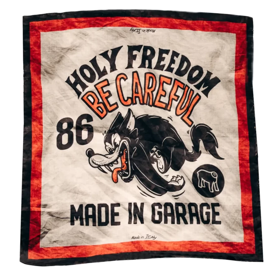 Foulard moto Holyfreedom Lupo visto frontalmente, con grafica vintage e presenza decisa.